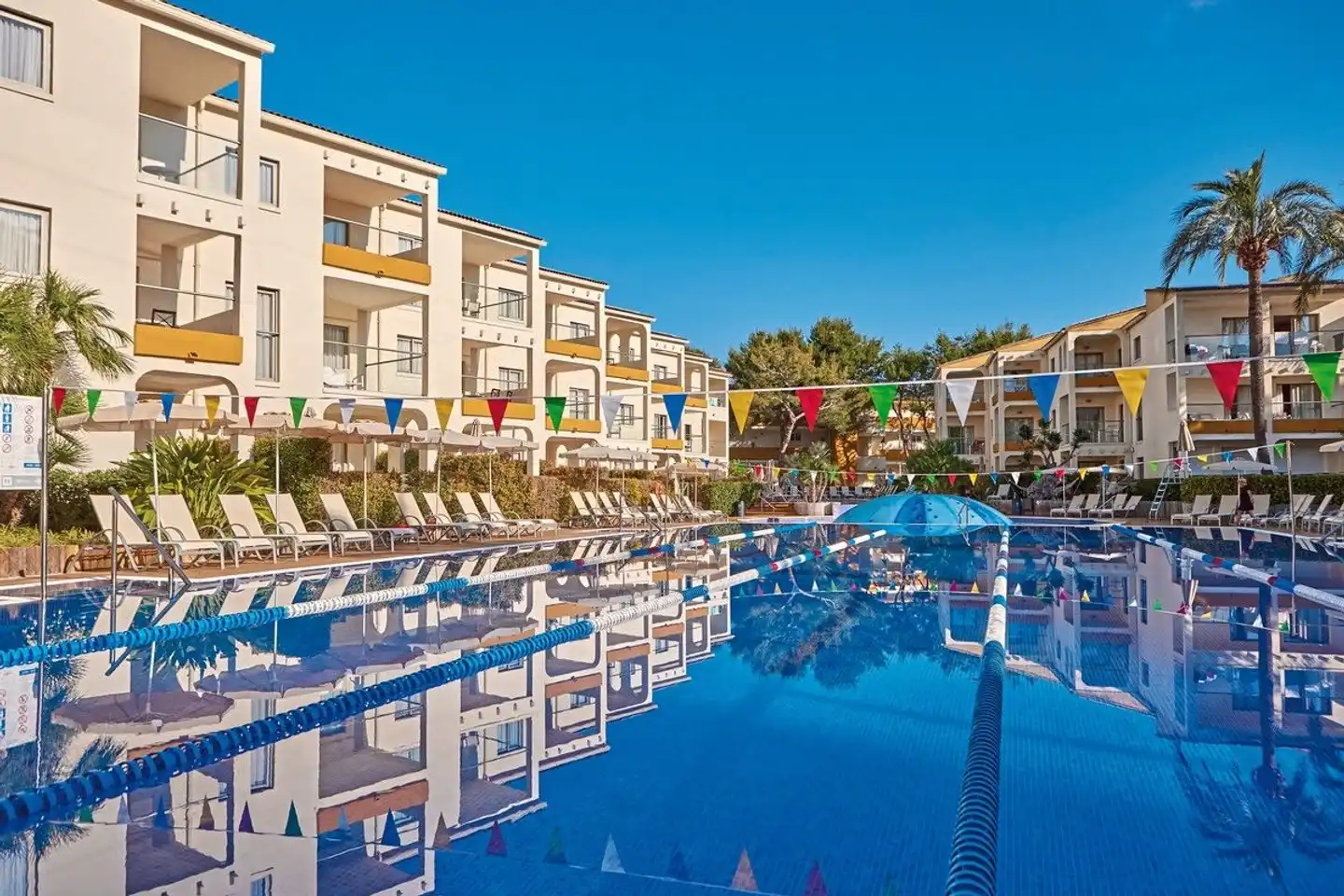 Zafiro Tropic Pool