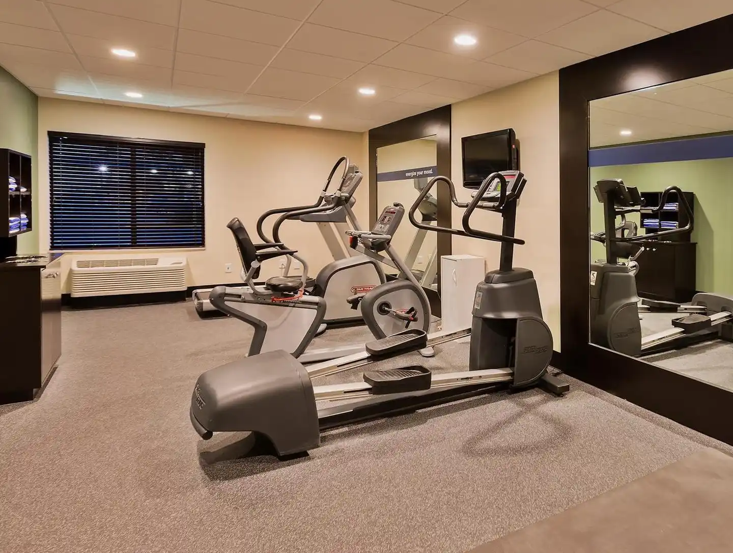 Spark by Hilton Bakersfield Central Sport und Entertainment