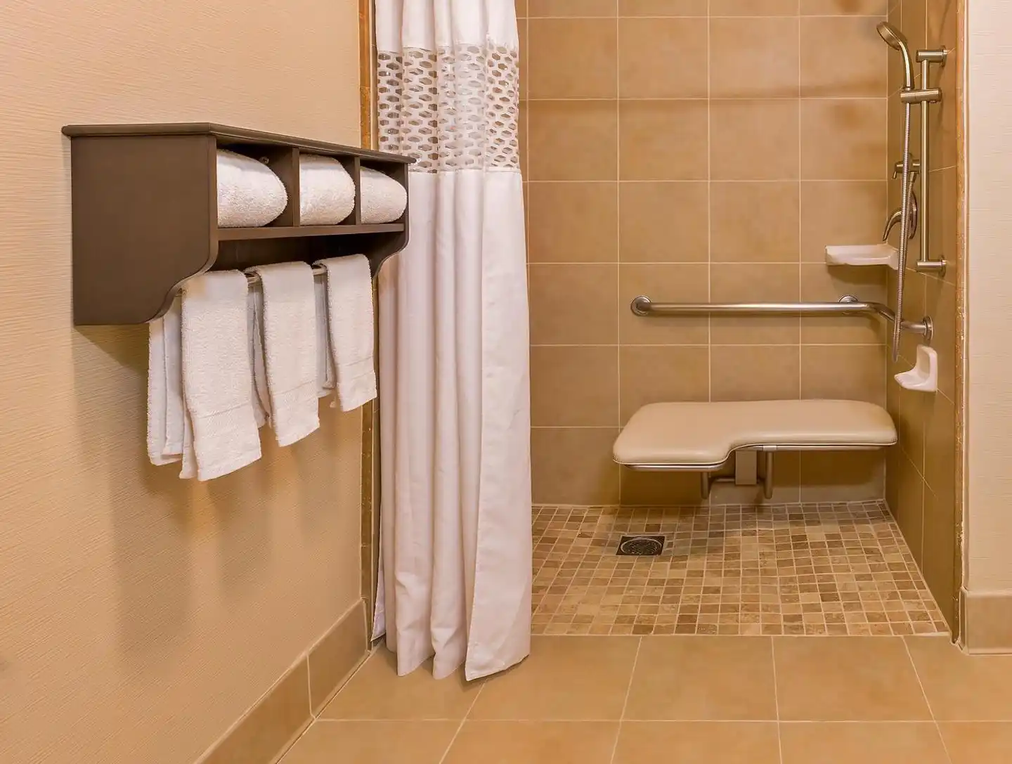 Spark by Hilton Bakersfield Central Badezimmer