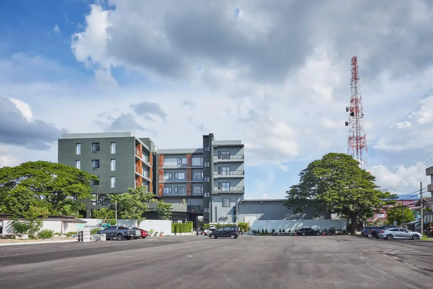 Hotel Wisma Ratchaburi Aussenansicht