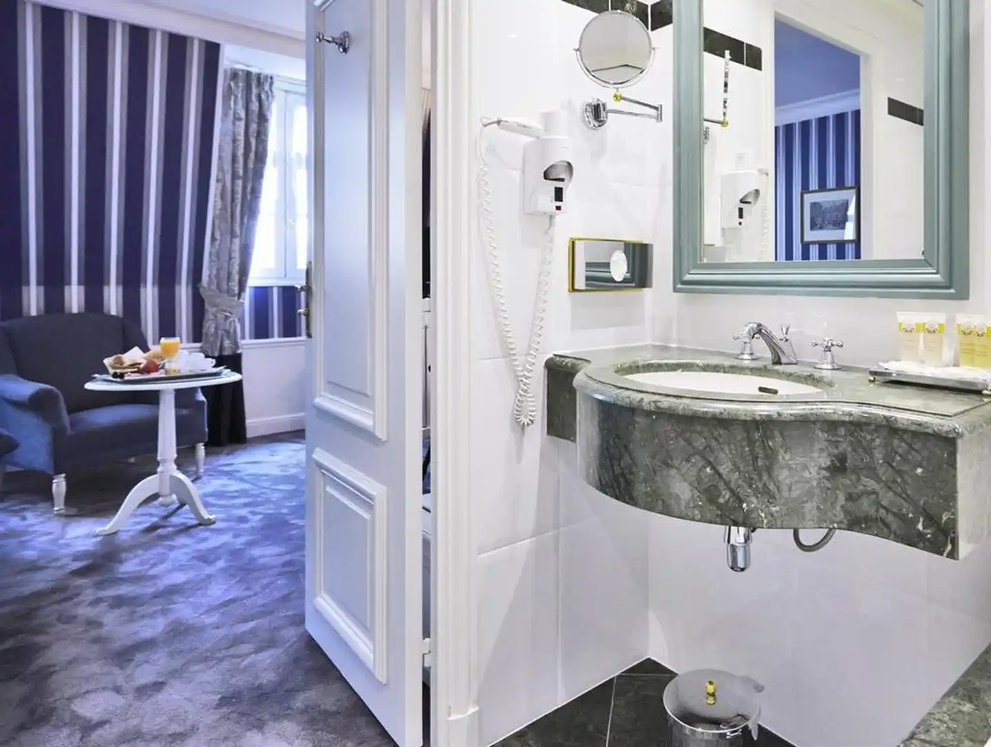 Golden Tulip Washington Opera Badezimmer