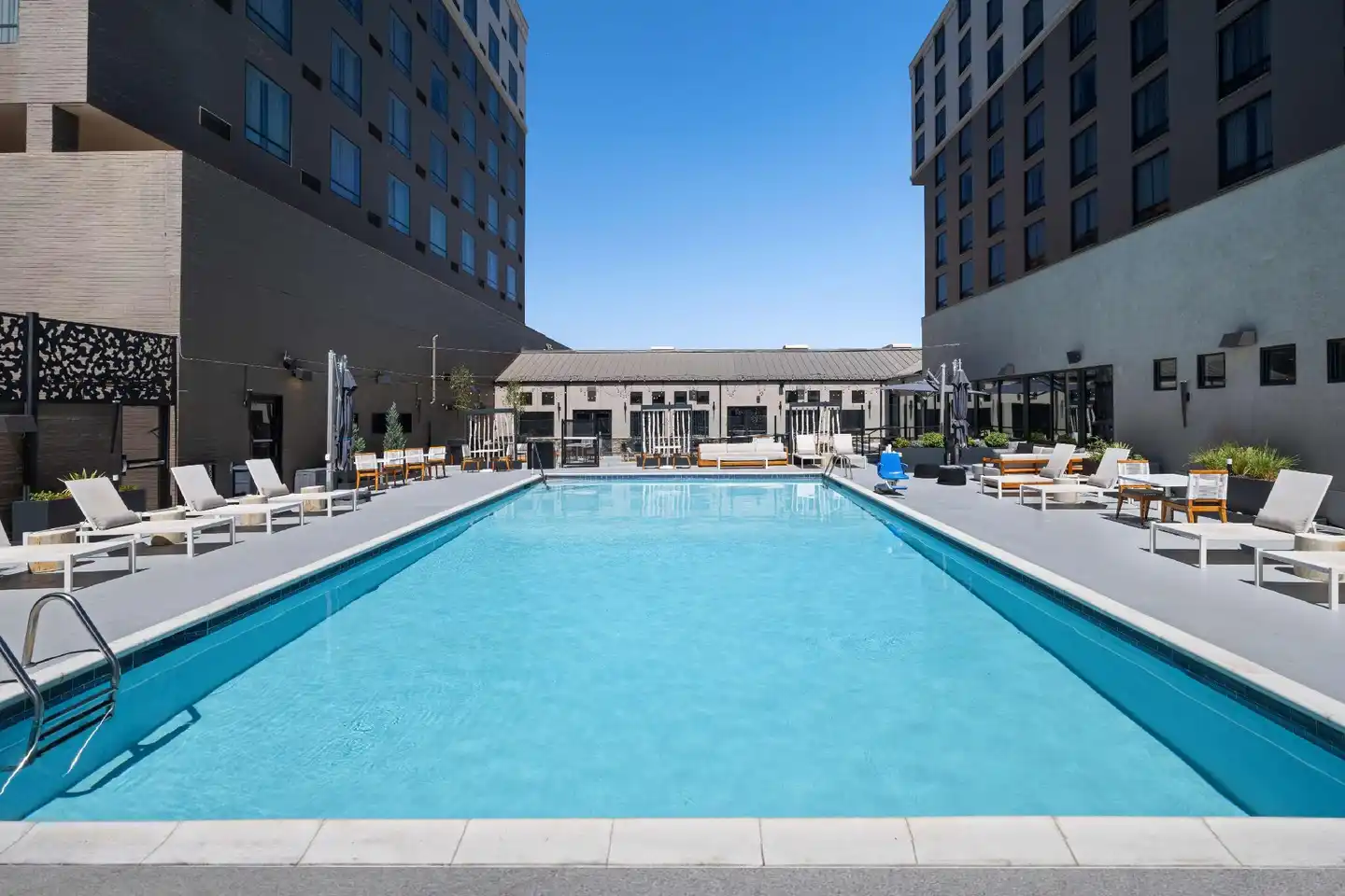 DoubleTree by Hilton Denver Cherry Creek Pool