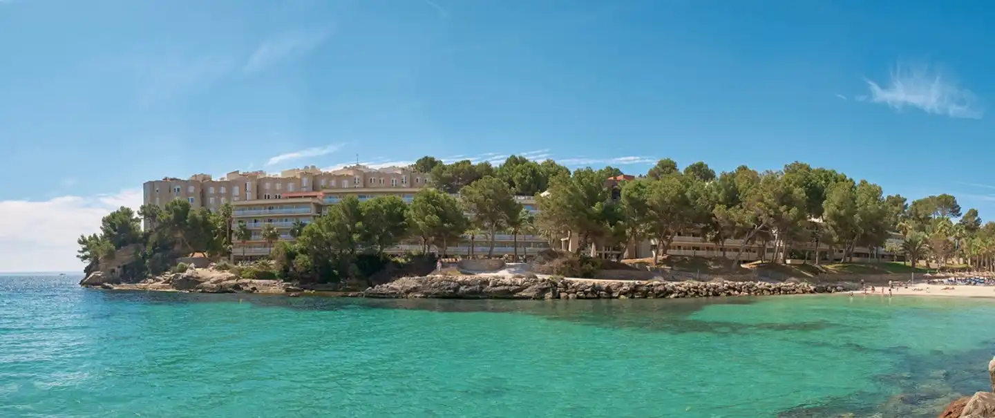 Occidental Cala Viñas Landschaft