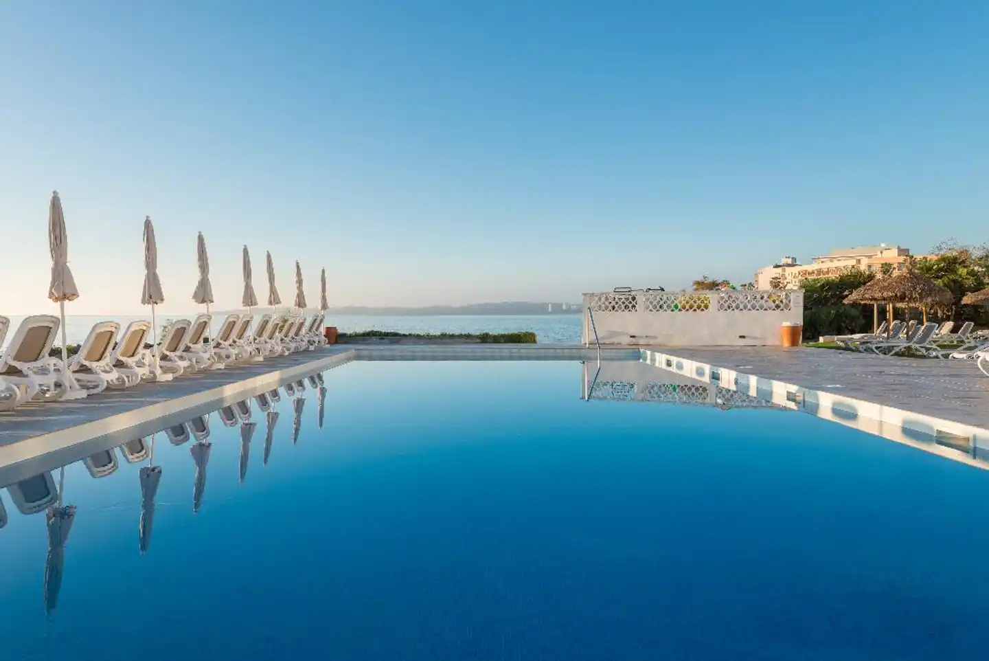 Atolon Pool