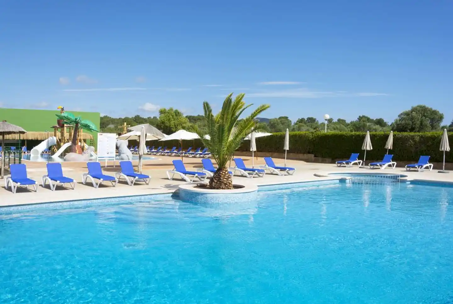 HSM Canarios Park Pool