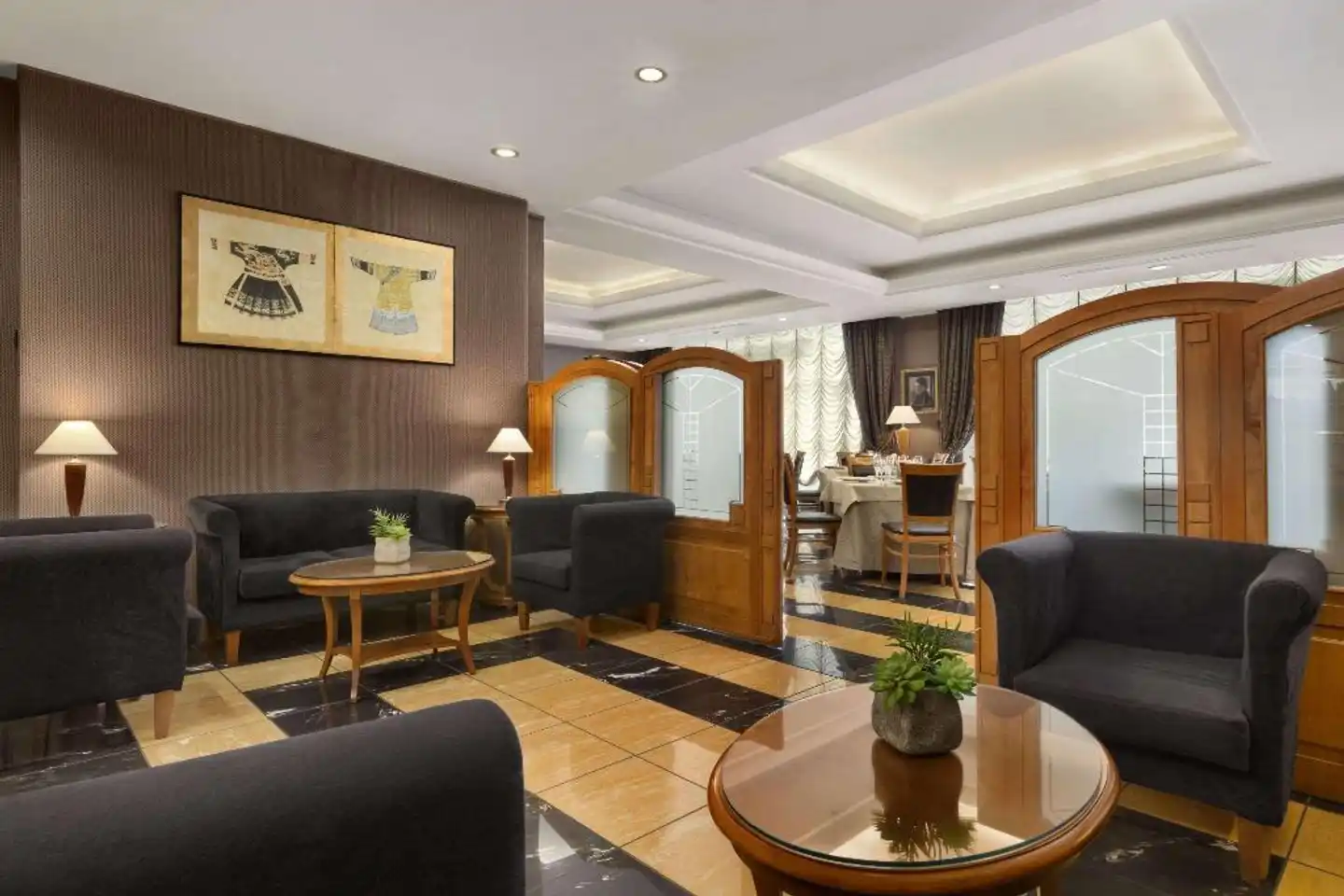 Ramada Naples Lobby