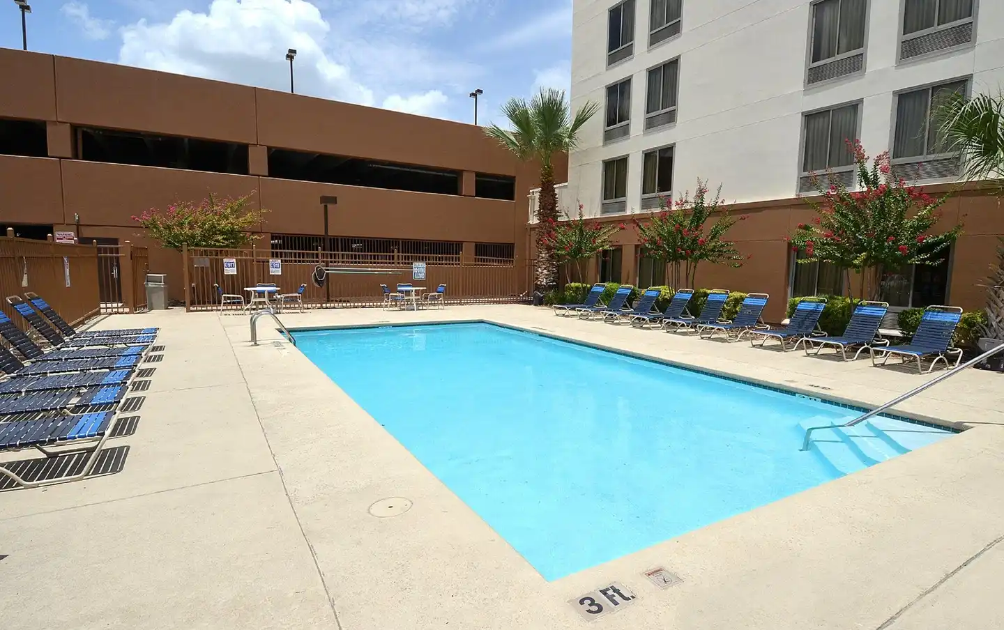 Red Roof PLUS San Antonio Downtown Pool
