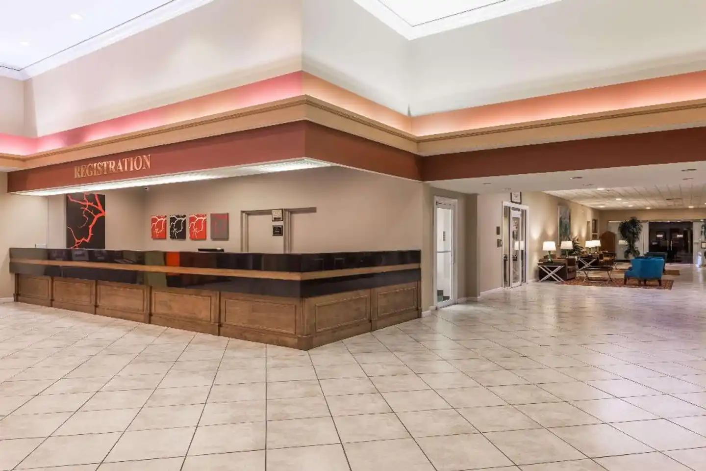 Ramada Gateway Hotel Kissimmee Lobby