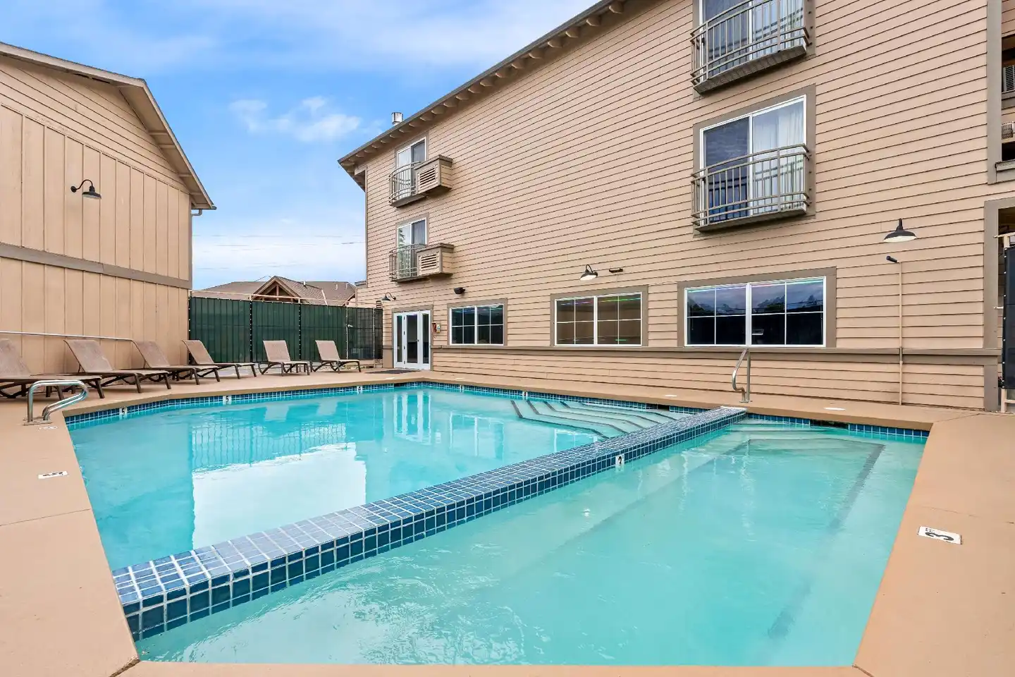 Best Western Rocky Mountain Lodge Pool