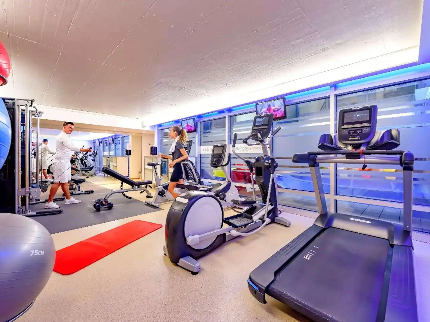 Novotel Zurich City-West Hotel Sport und Entertainment