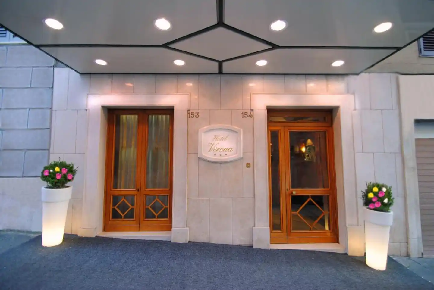 Hotel Verona Lobby