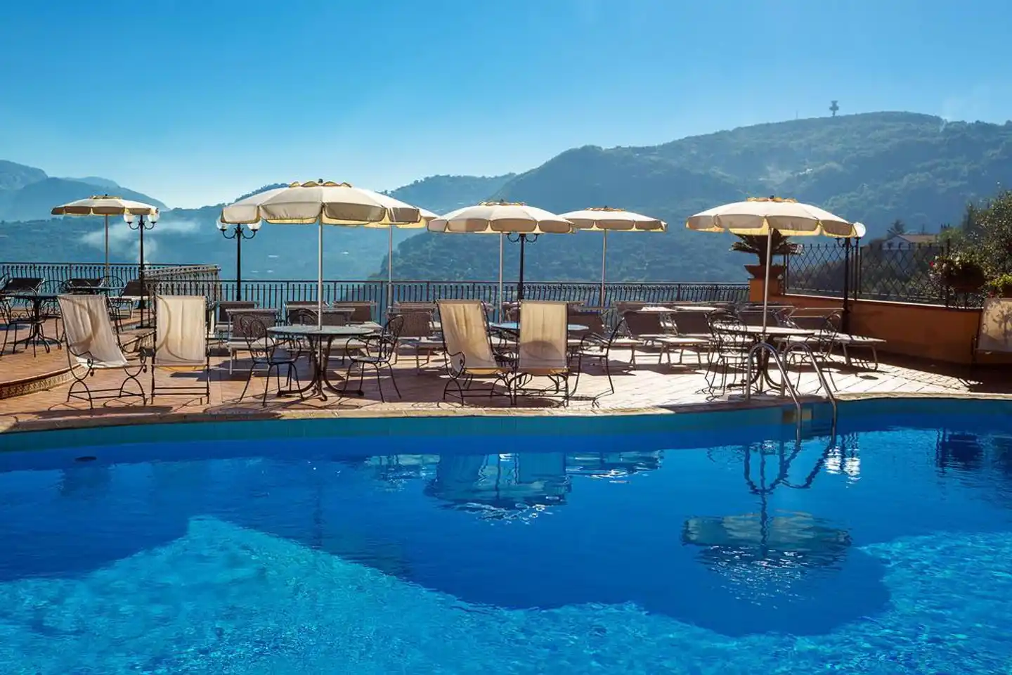 La Vue d'Or Pool