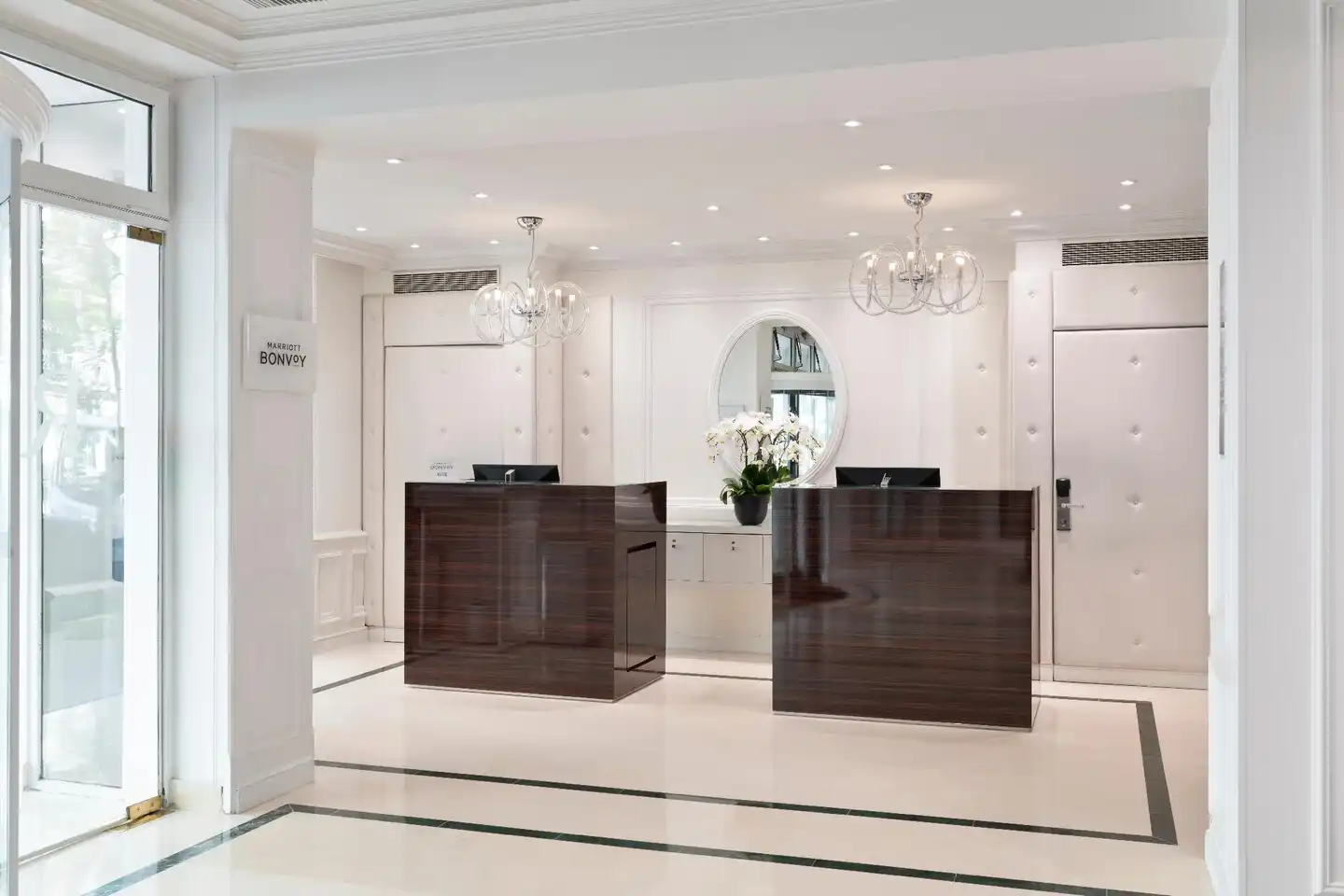 Renaissance Paris Le Parc Trocadero Hotel Lobby