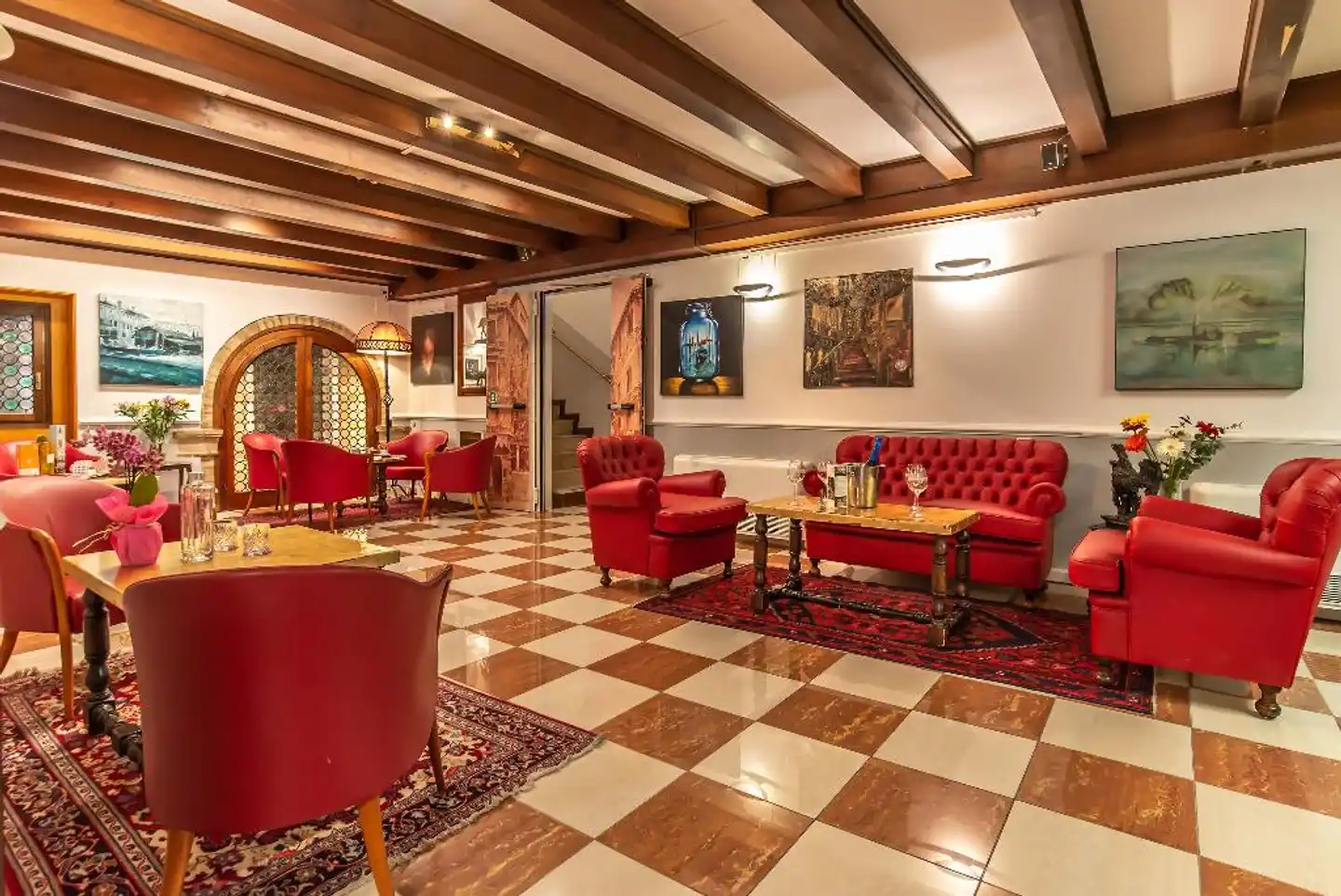 La Fenice et Des Artistes Lobby