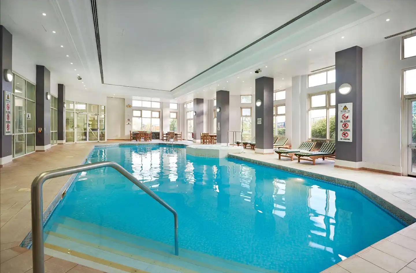 DoubleTree by Hilton Hotel Dartford Bridge Hallenbad