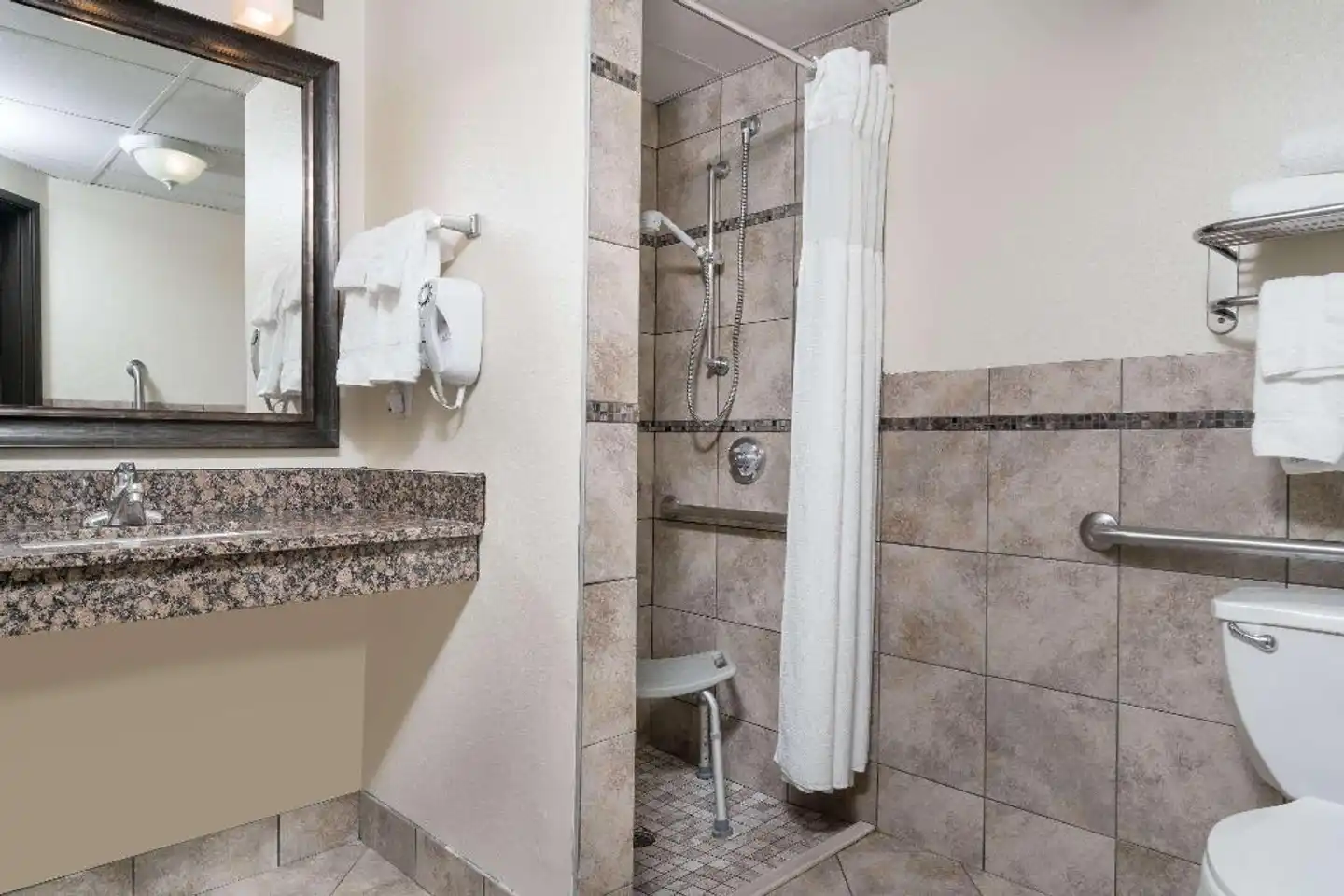 Baymont by Wyndham Bloomington MSP Airport Badezimmer