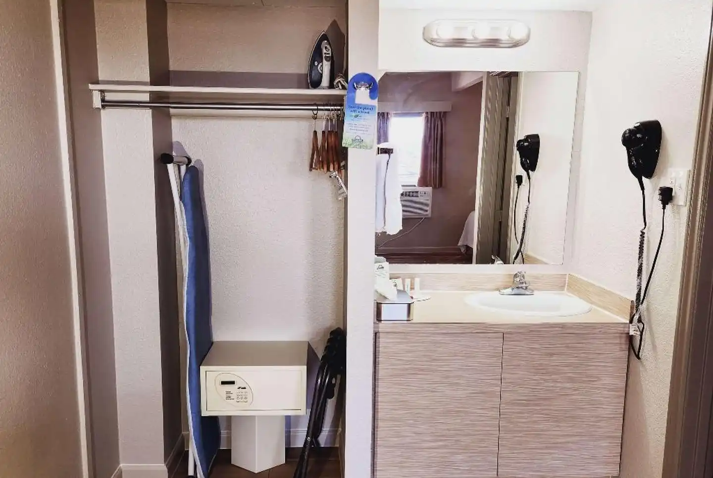 Days Inn by Wyndham Denver Downtown Badezimmer