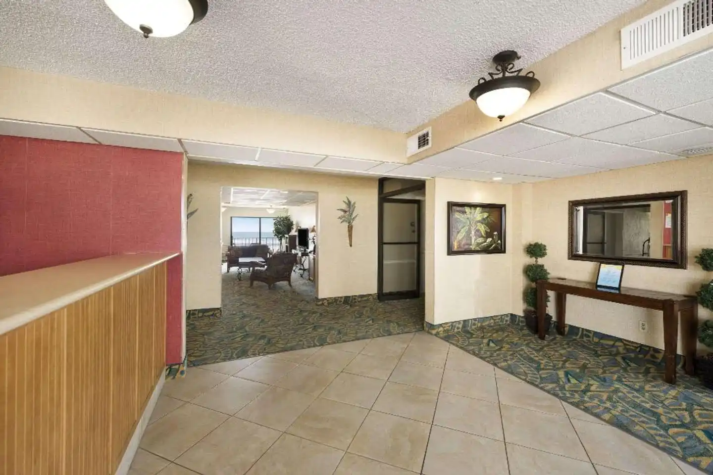Days Inn by Wyndham Daytona Oceanfront Lobby