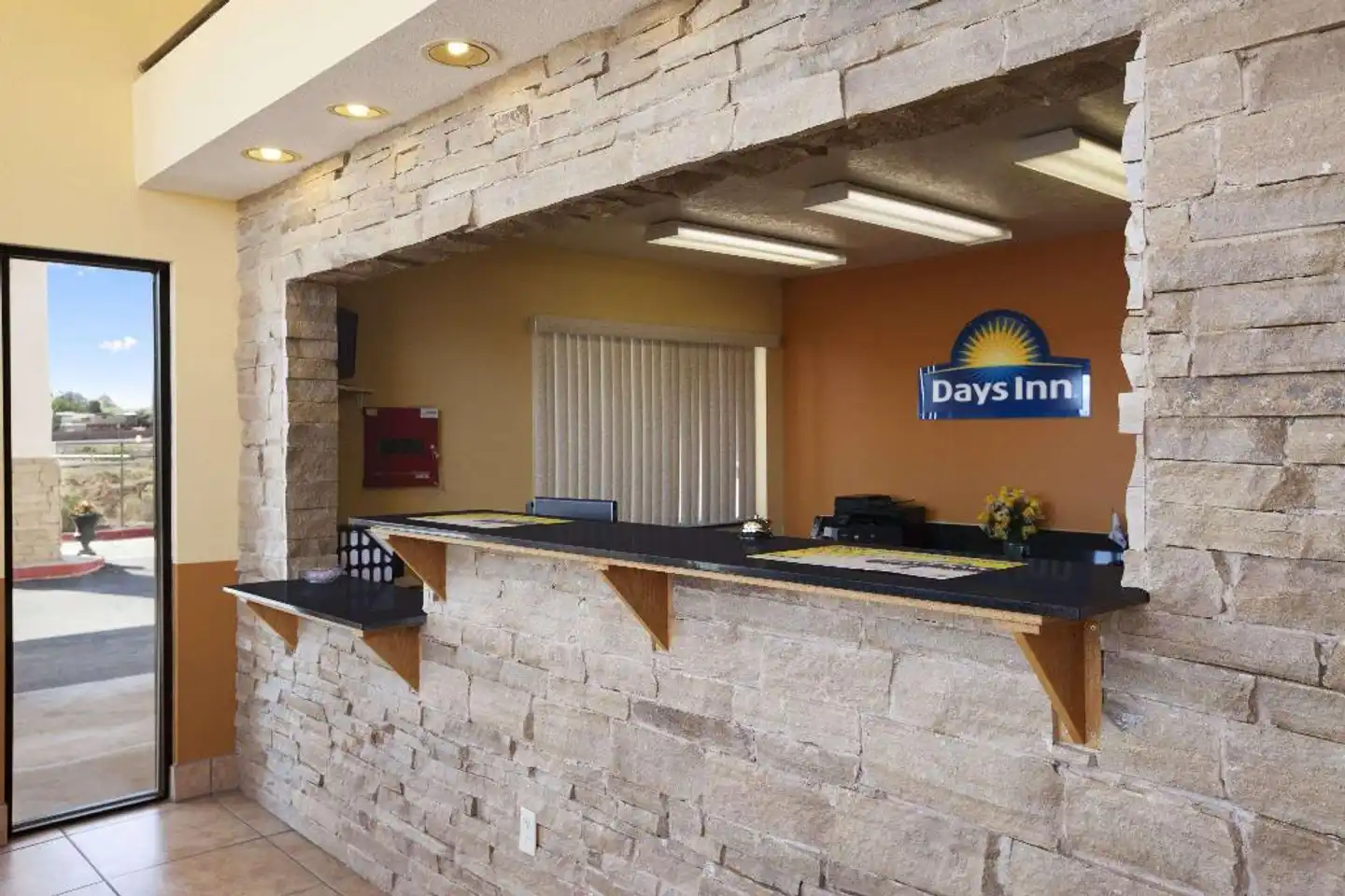Days Inn by Wyndham Los Lunas Lobby