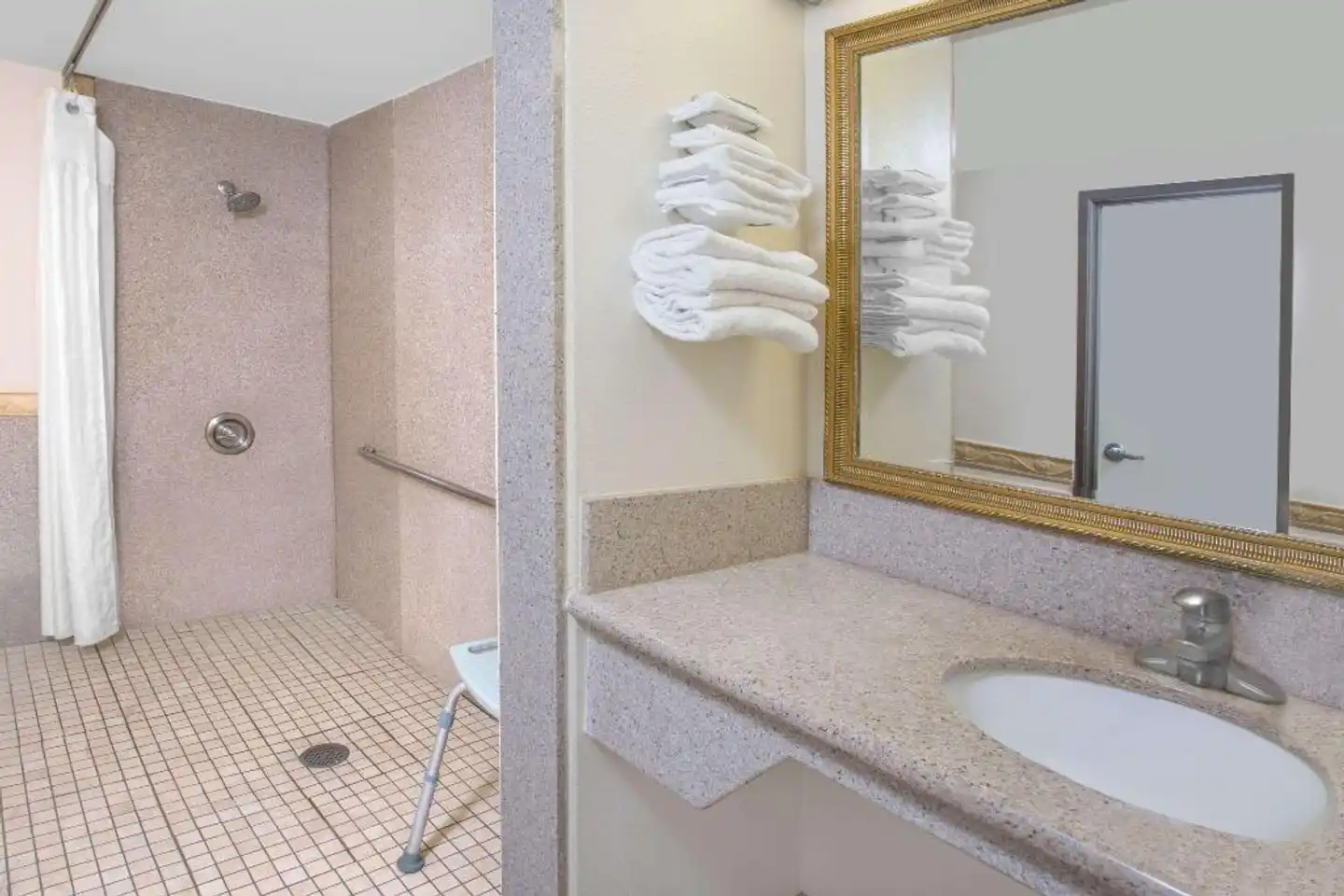 Travelodge by Wyndham Costa Mesa Newport Beach Hacienda Badezimmer