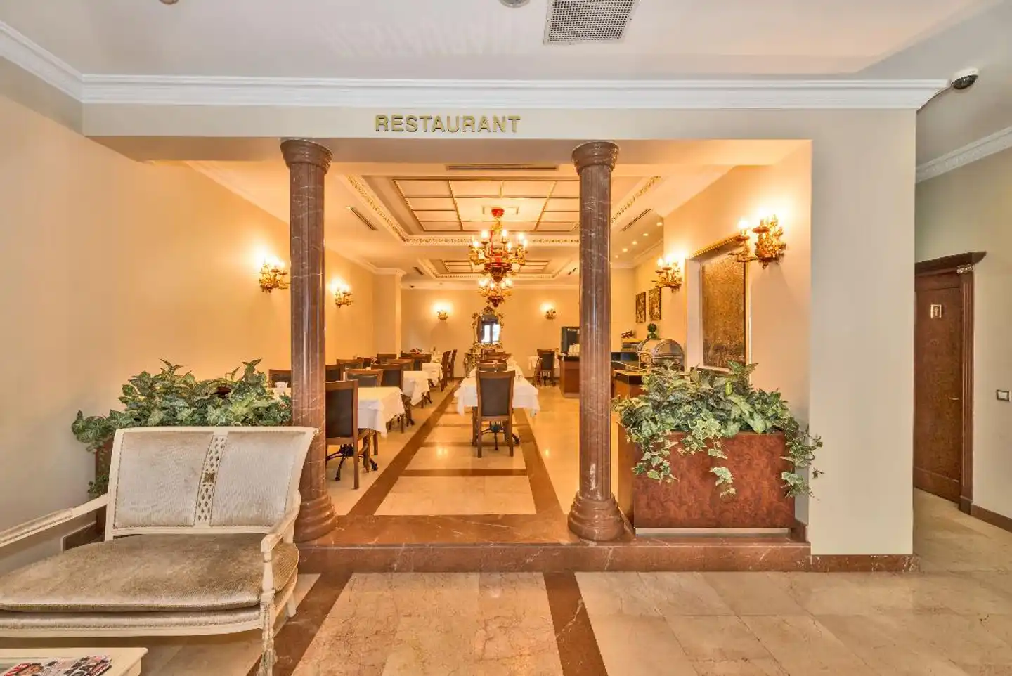 Antis Hotel Lobby