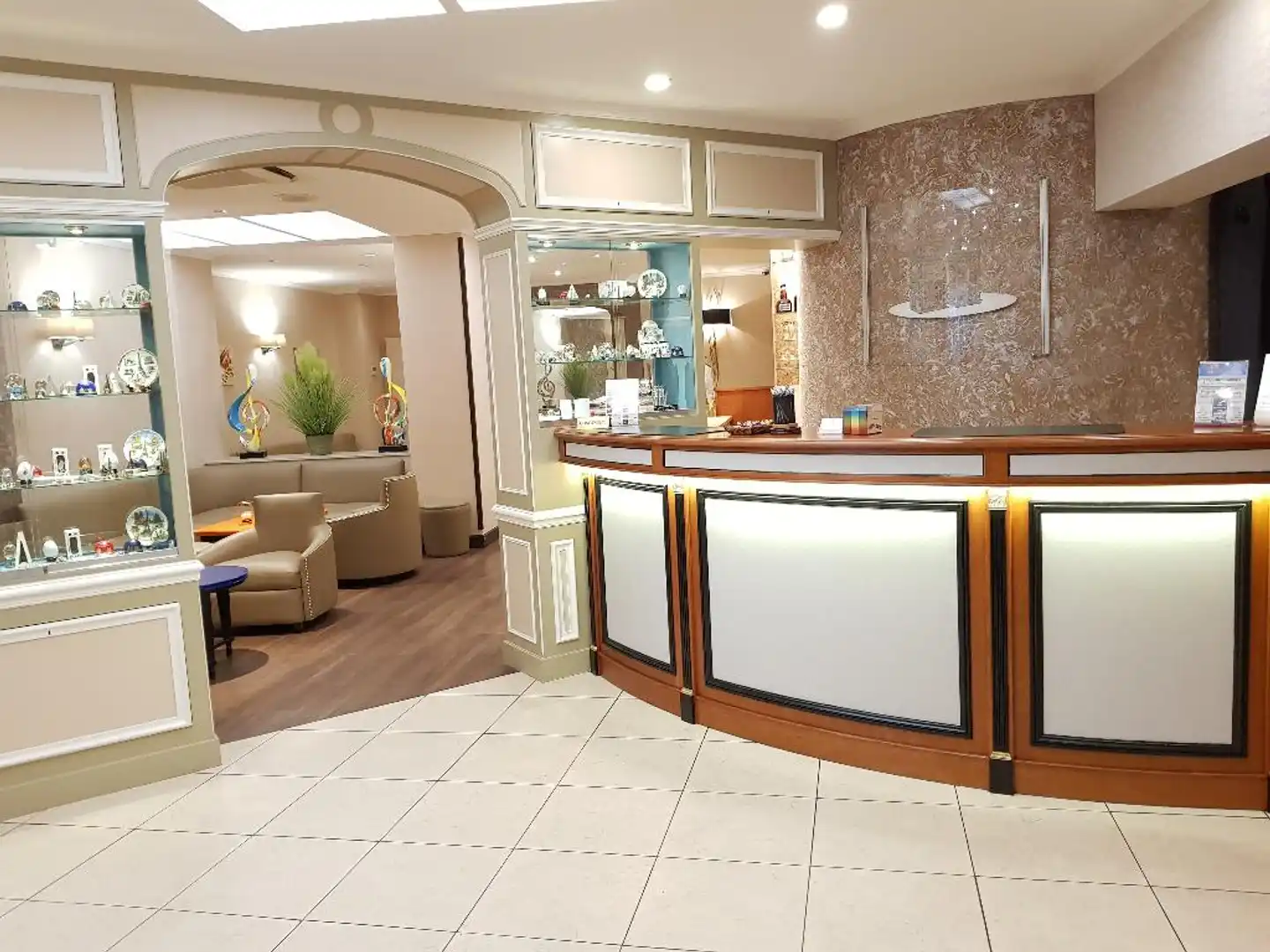 Hotel Champerret-Elysees Lobby