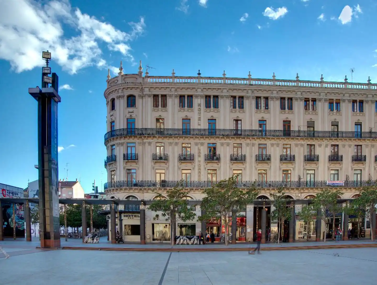 Pilar Plaza Aussenansicht