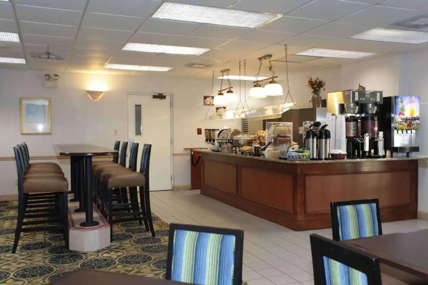 Wyndham Garden Jacksonville Bar