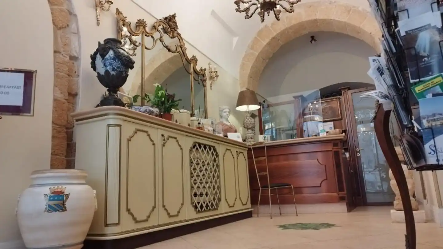 Akropolis Lobby