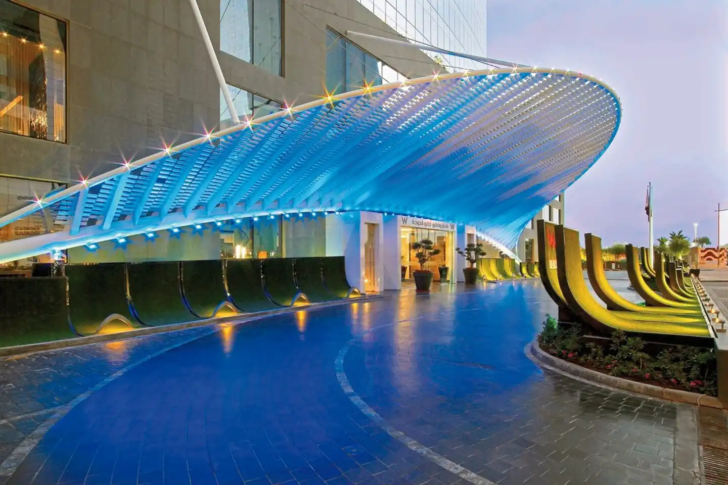 W Doha Hallenbad
