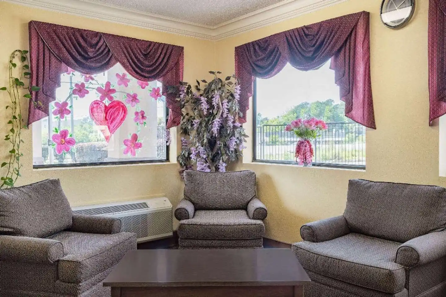 Days Inn by Wyndham Macon I-475 Lobby