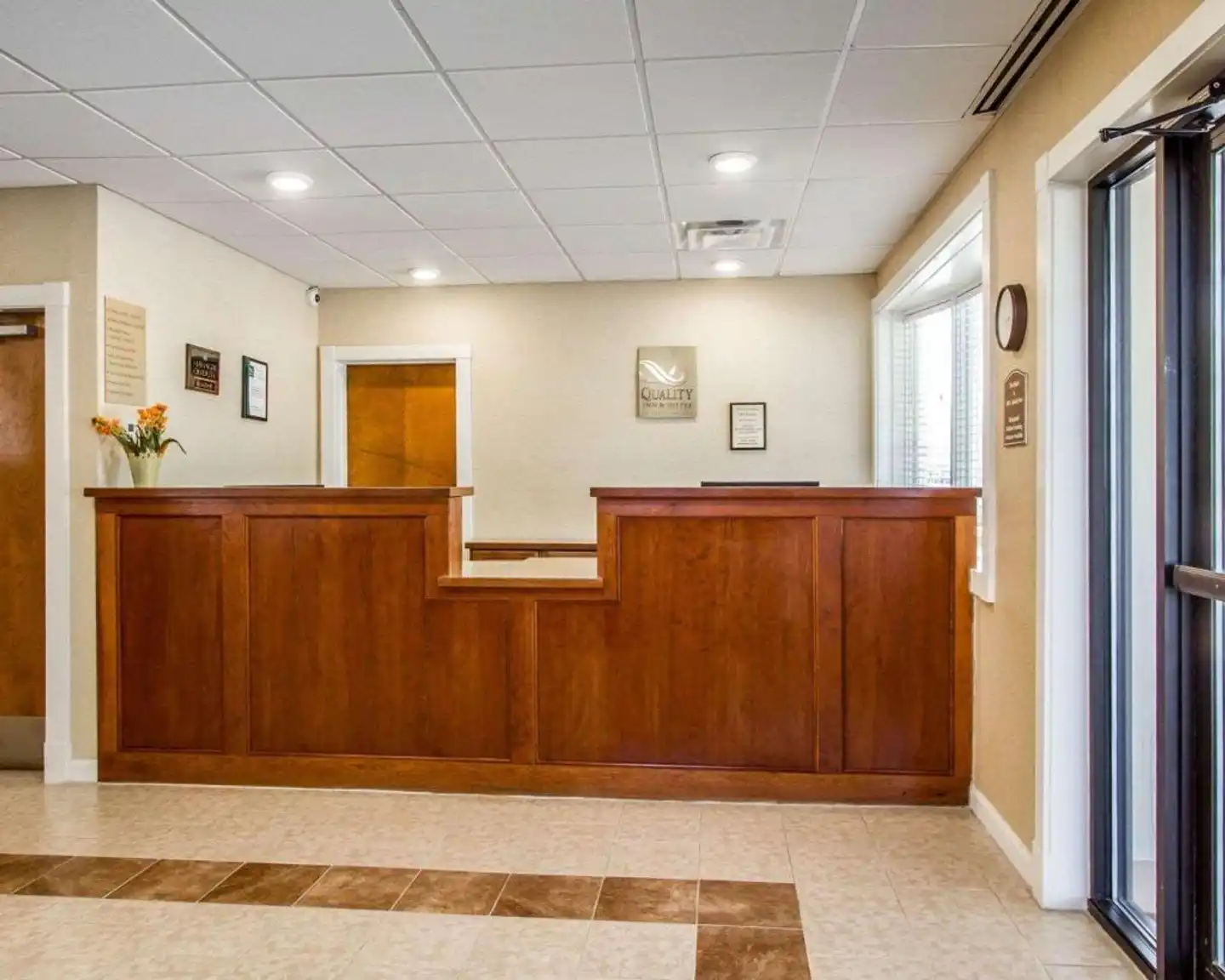 Quality Inn & Suites Lobby