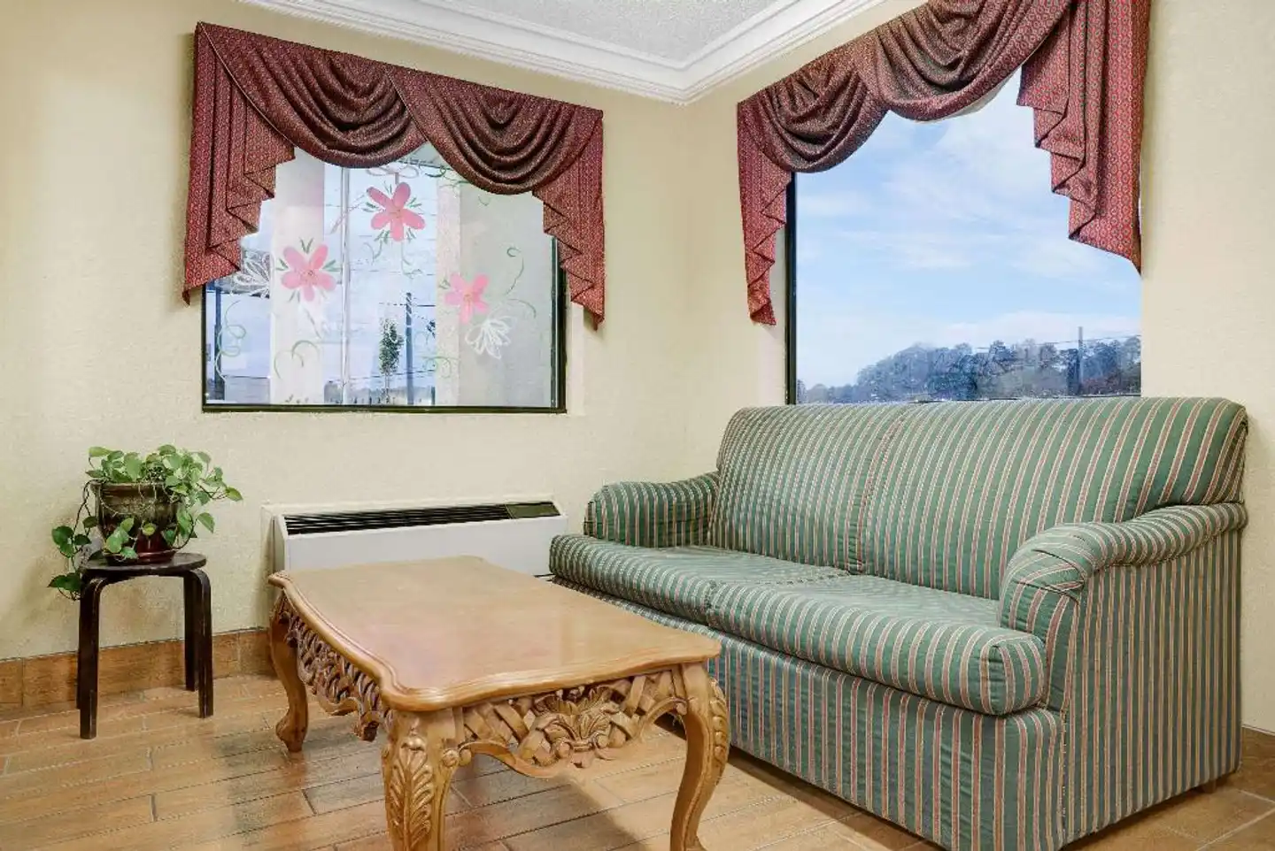 Days Inn by Wyndham Macon I-475 Lobby