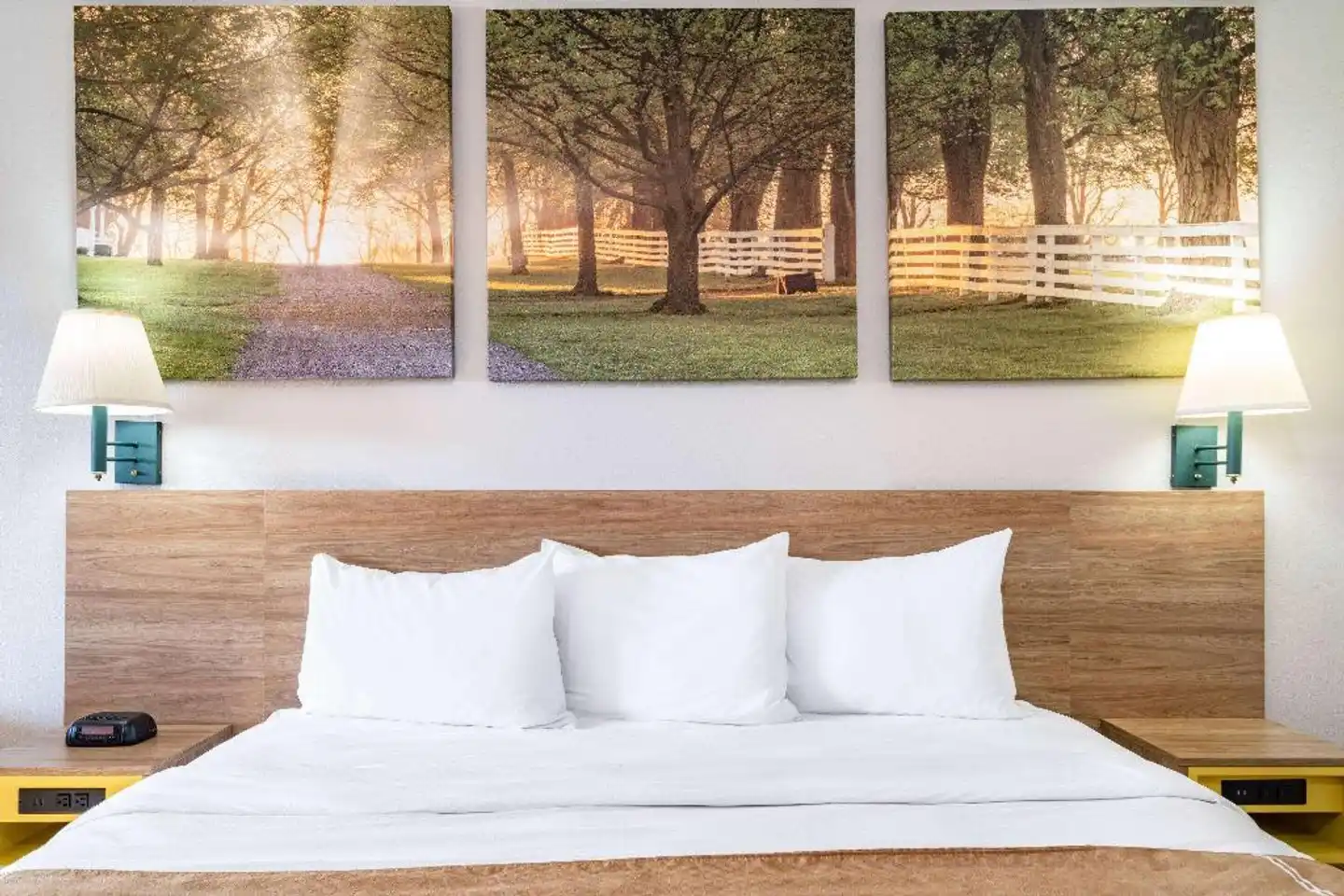 Days Inn by Wyndham Macon I-475 Lobby
