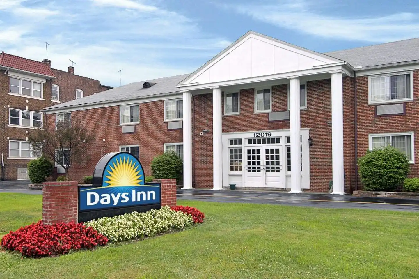 Days Inn by Wyndham Cleveland Lakewood Aussenansicht