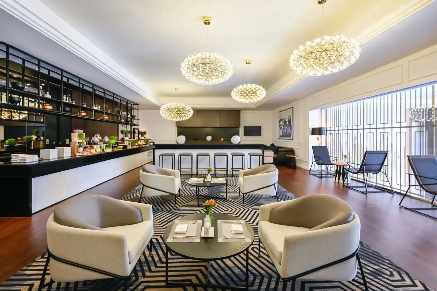 Sofitel Dubai Jumeirah Beach Bar