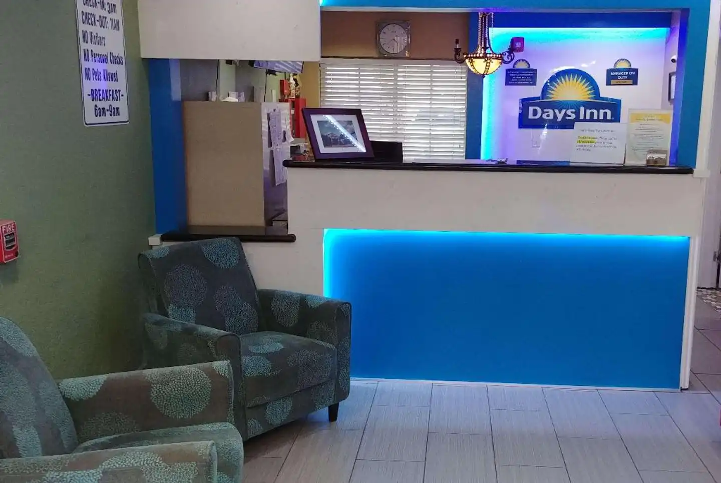 Days Inn by Wyndham Houston East Lobby