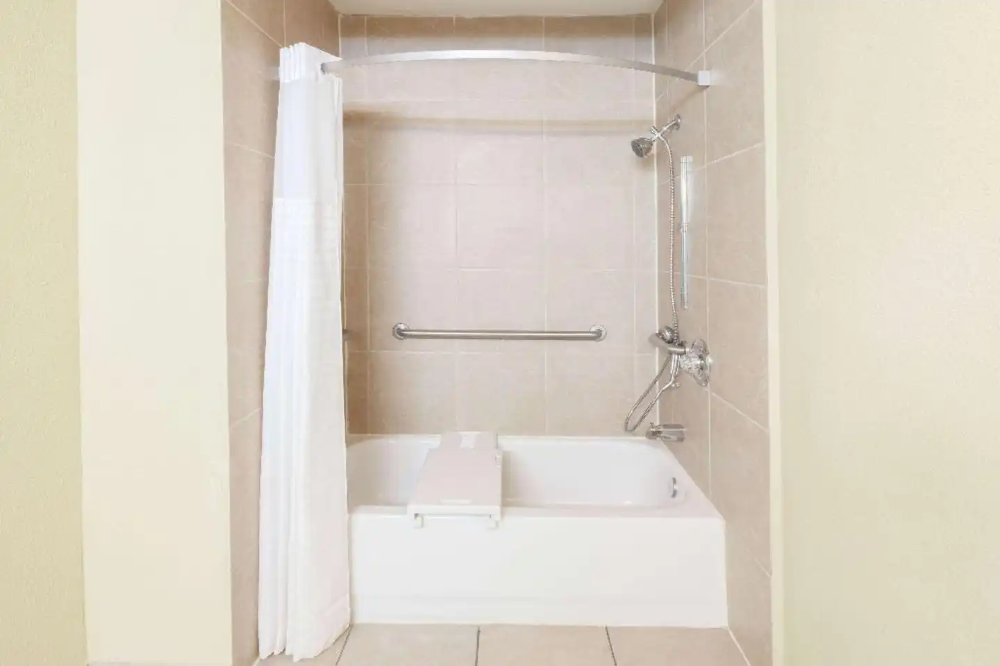 Days Inn by Wyndham Houston East Badezimmer