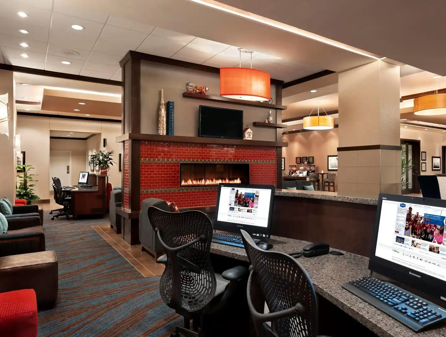 Hampton Inn & Suites Madison Downtown Lobby