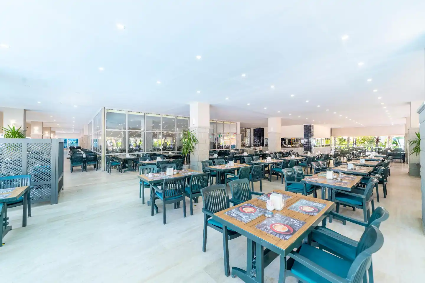 Queen's Park Goynuk Hotel Restaurant