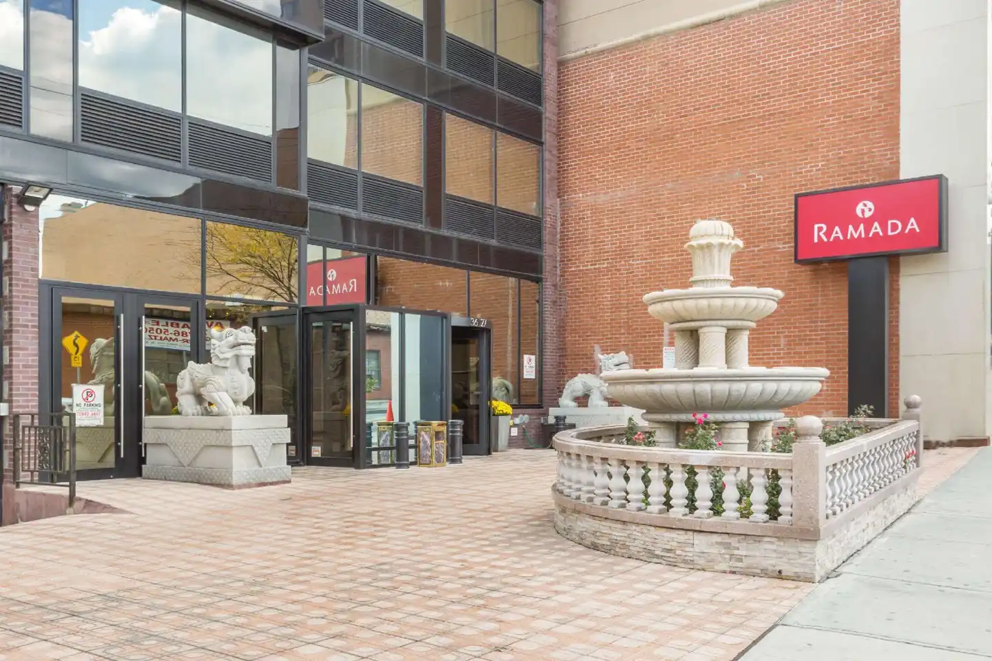 Ramada by Wyndham Flushing Queens Aussenansicht