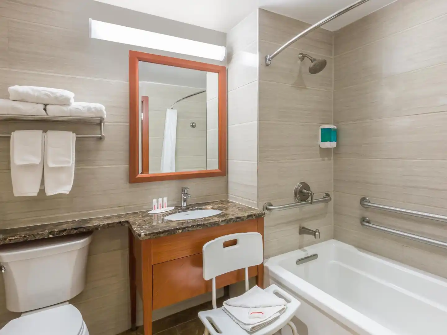 Ramada by Wyndham Flushing Queens Badezimmer