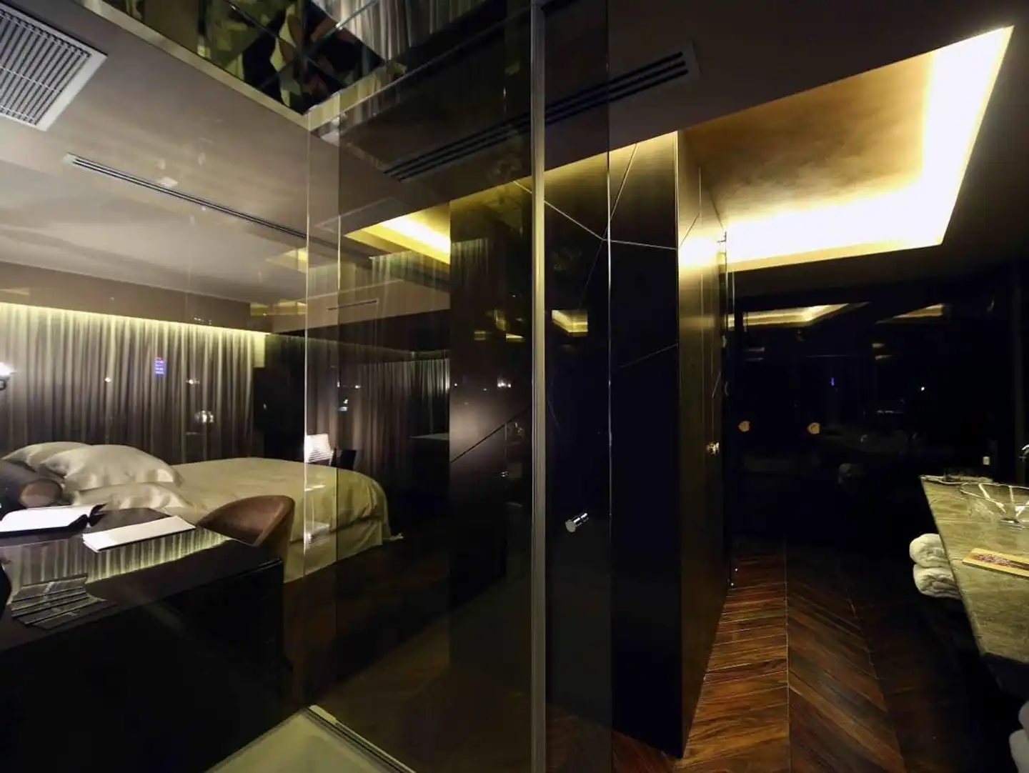 L'H Hotel Lobby