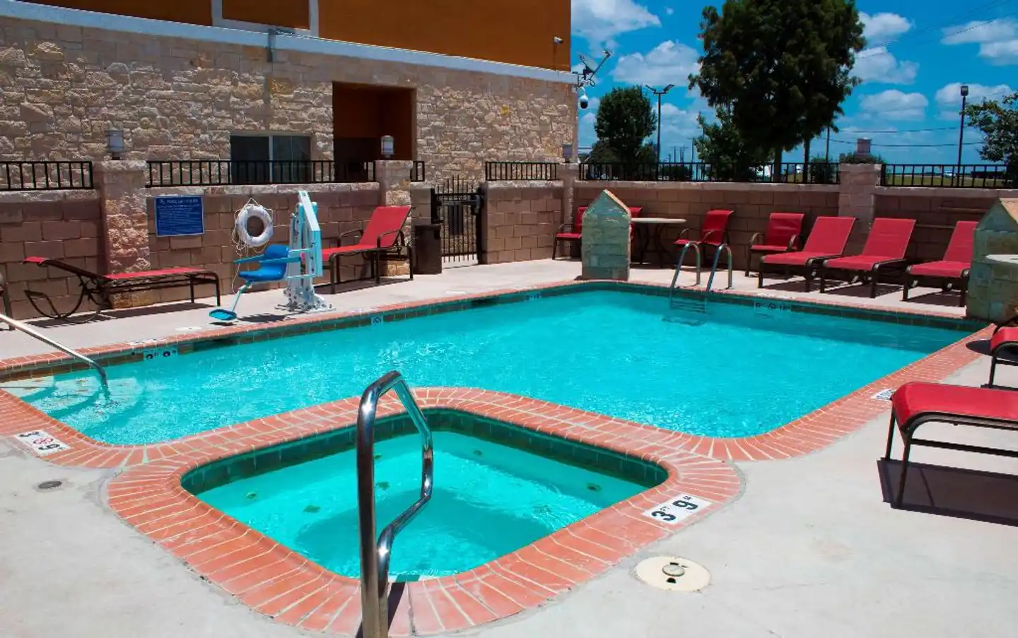 Best Western Plus San Antonio East Inn & Suites Pool