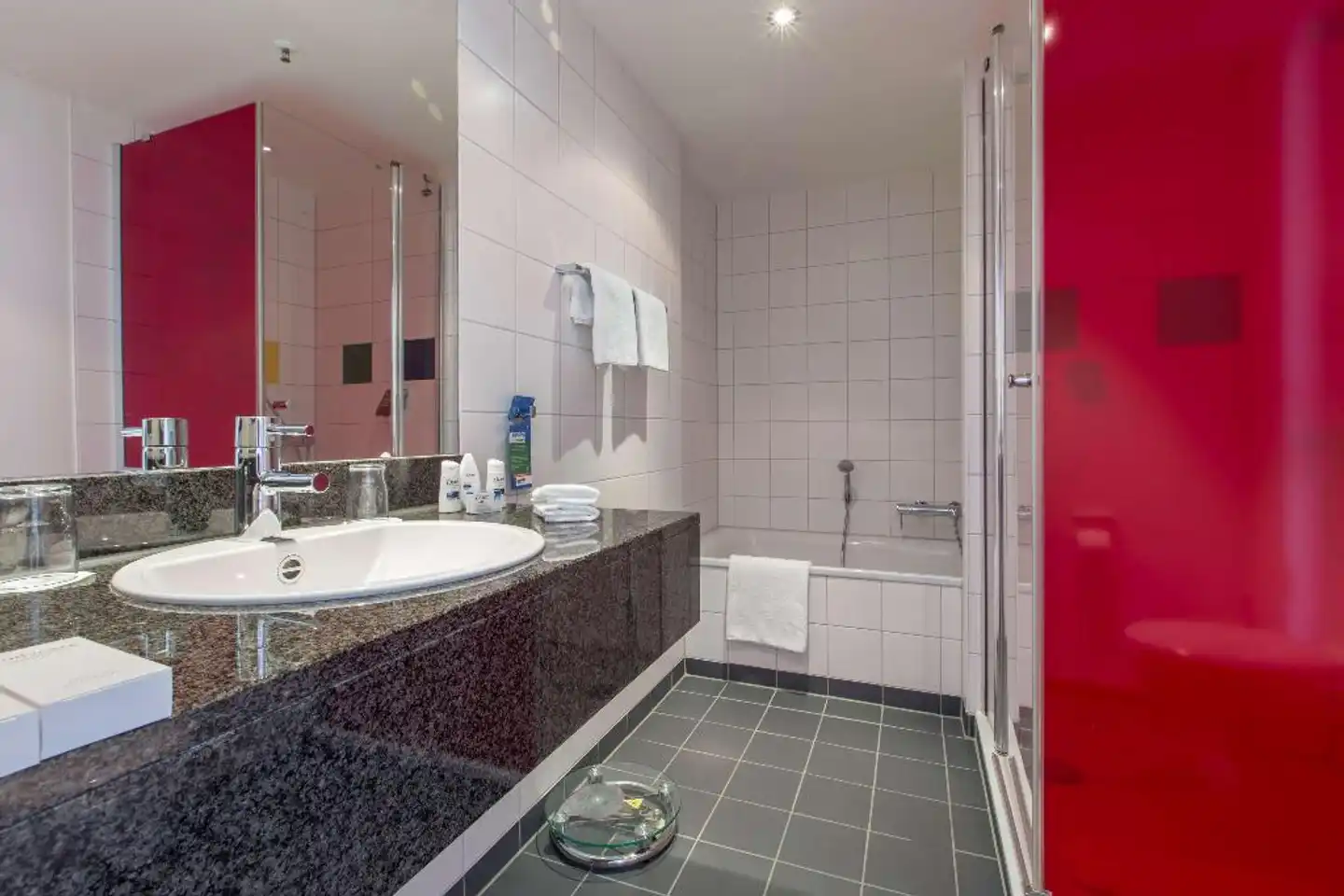 Park Inn by Radisson Frankfurt Airport Badezimmer