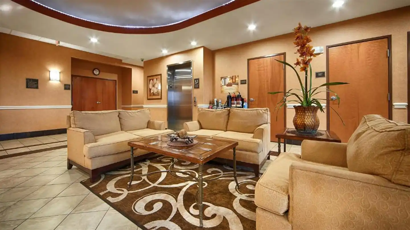 Best Western Plus San Antonio East Inn & Suites Lobby