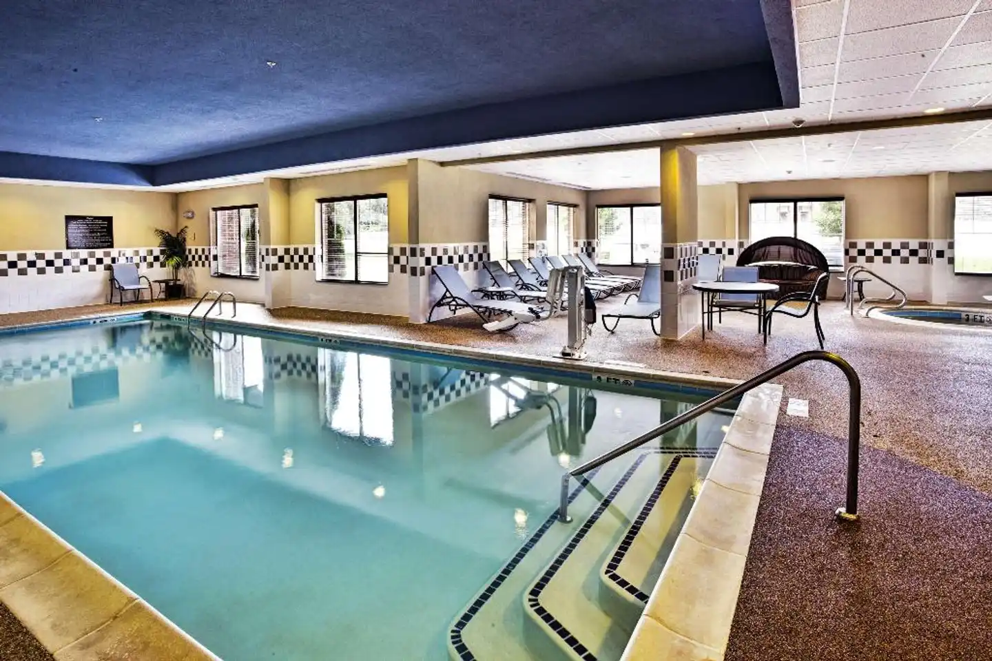 Hampton Inn & Suites Cape Cod-West Yarmouth Hallenbad