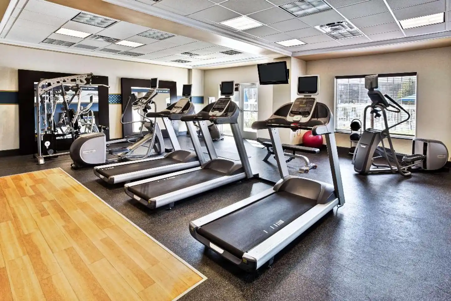 Hampton Inn & Suites Cape Cod-West Yarmouth Sport und Entertainment