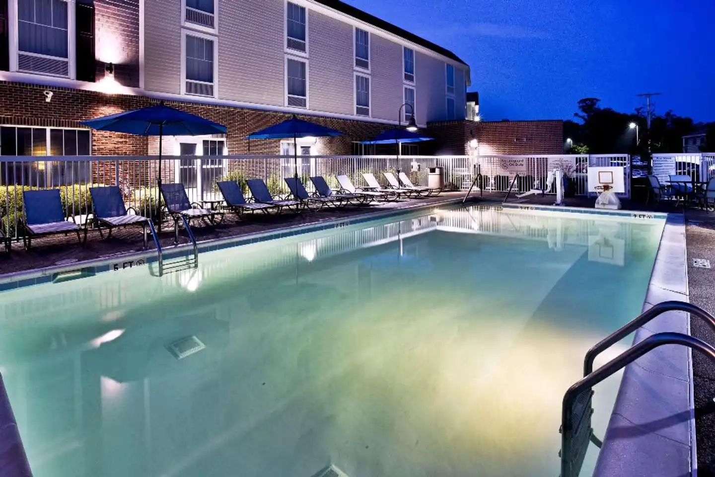 Hampton Inn & Suites Cape Cod-West Yarmouth Pool