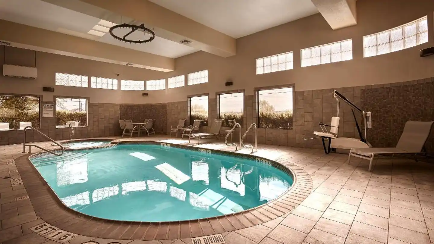 Best Western Plus Atrea Hotel and Suites Hallenbad